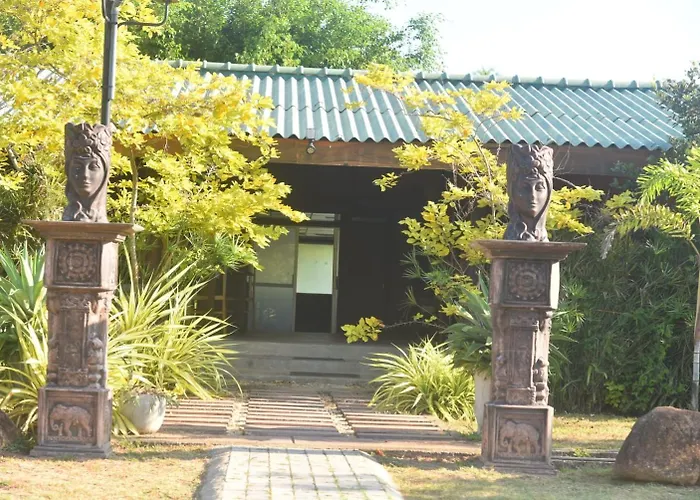 The Lark Resort , Induruwa