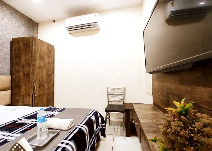 The Heaven Homestays - A Budget Rooms By Dhesi Group