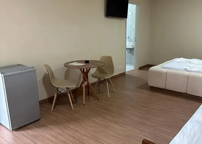 Johnnys Motel Hotel