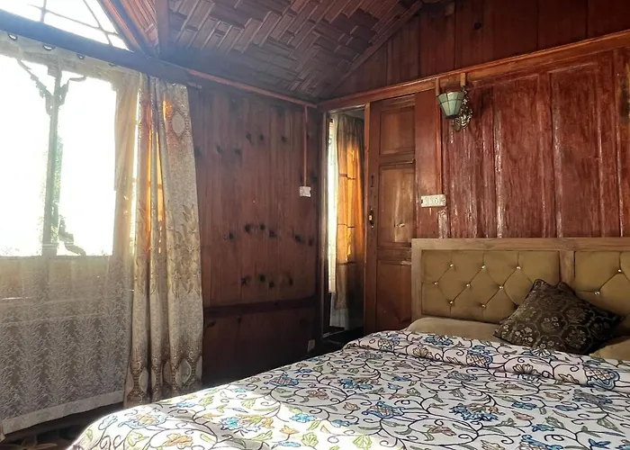 Freedom Houseboat