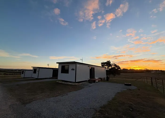Peaceful Farm Retreat - Luxury Cabins In Goulburn