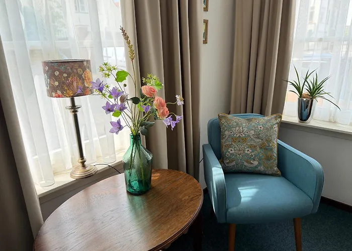 Hotel Hanzestadslogement De Leeuw: Historic Center Retreat with Kitchen Rooms