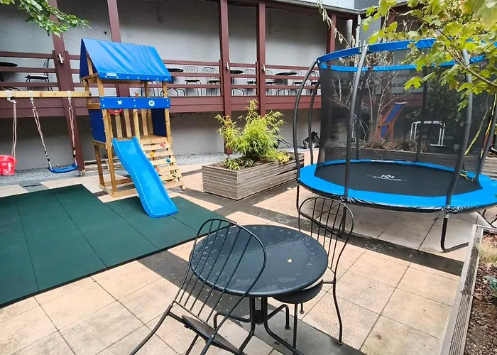 Urban Yard Hotel