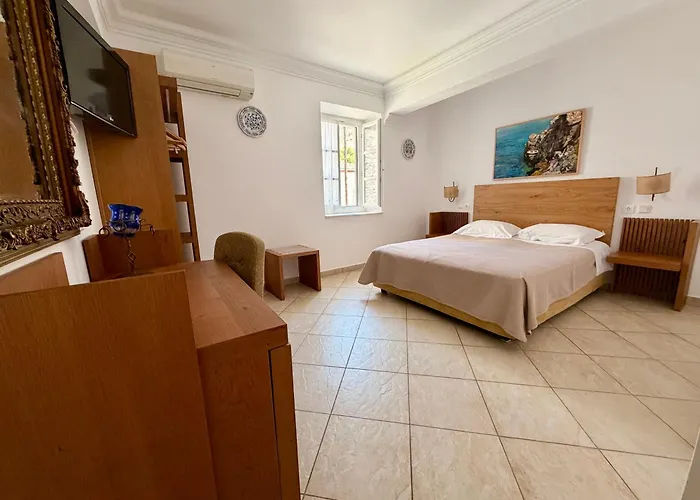 Mistral Hotel Hydra 