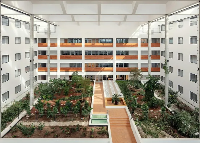 Courtyard By Marriott Prague Airport