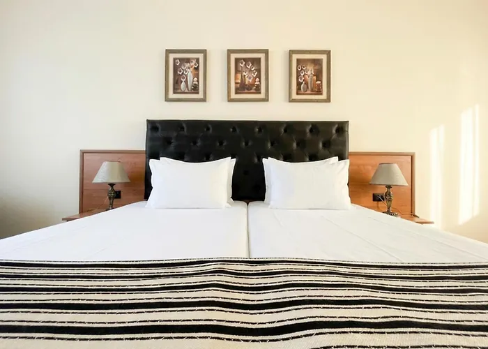 Lotus Family Hotel - Free Parking