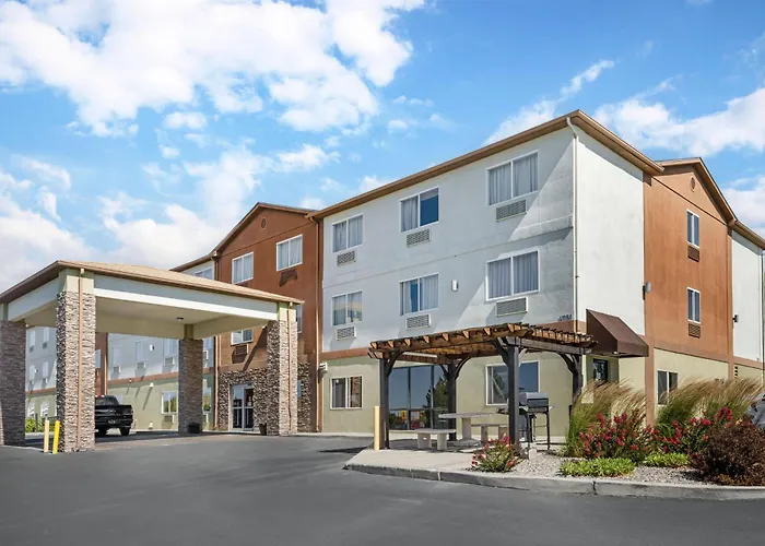 Best Western Plus The Four Corners Inn