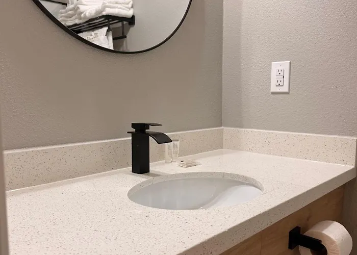 Super 8 By Wyndham Brenham Tx