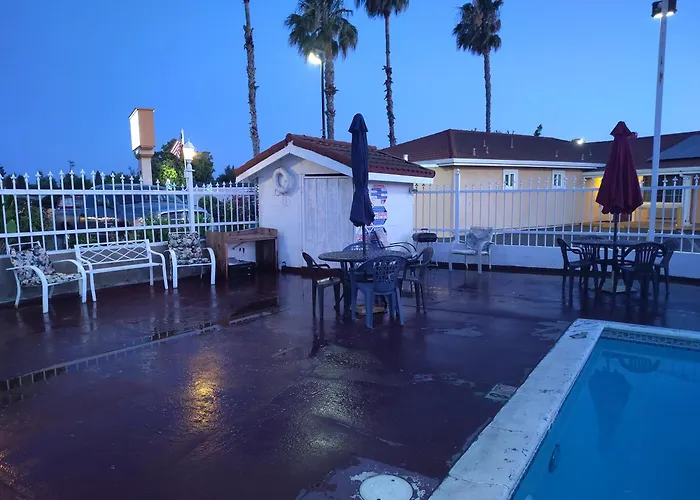 Holiday Motel Oakdale