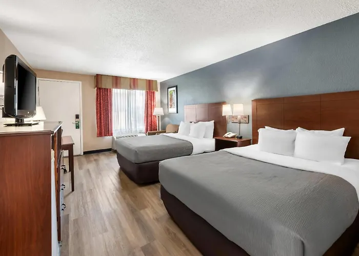 Quality Inn & Suites Lawrence - University Area