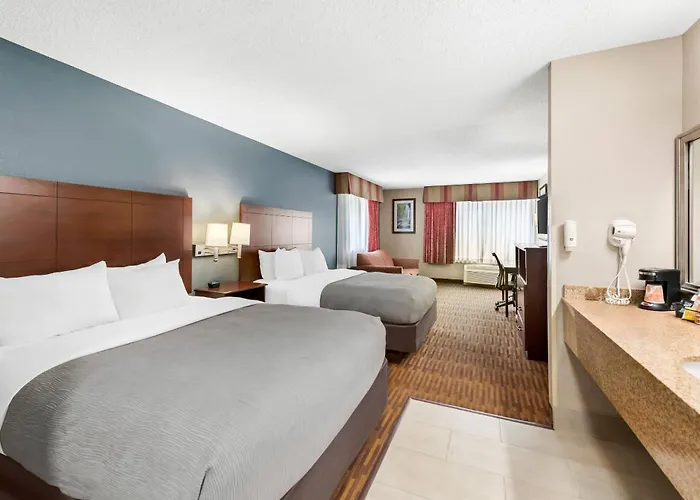 Quality Inn & Suites Lawrence - University Area