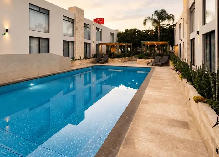 La Posada Hotel Y Suites