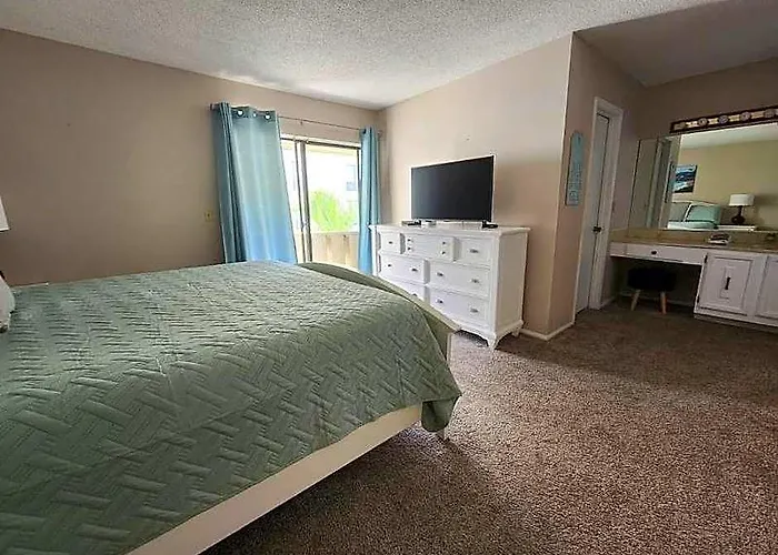 Siesta Key Beach - 2 Bedroom - 3 Beds - 3 Bathroom Duplex With Heated Swimming Pool