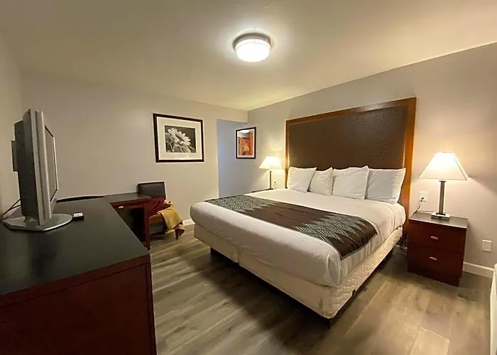 Colonial Motel