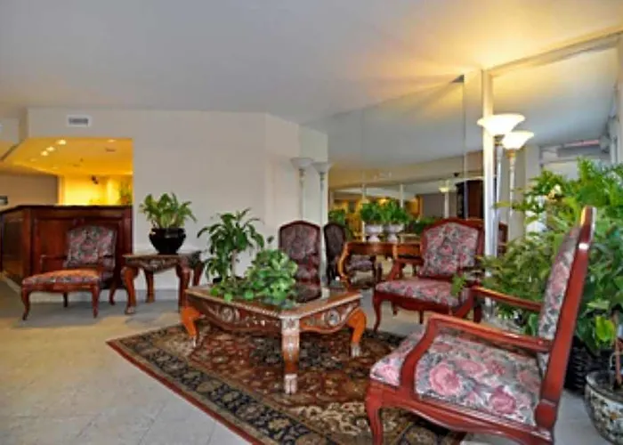 Gold Leaf Hotel Of Dewey