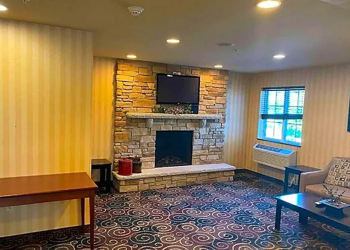 Boarders Inn & Suites By Cobblestone Hotels - Oshkosh