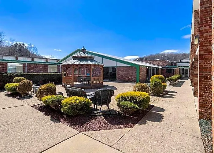 Days Inn By Wyndham Butler Conference Center