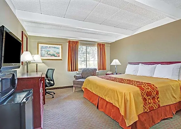 Travelodge By Wyndham Iowa City