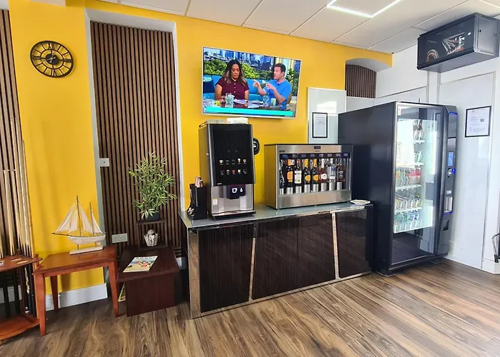 Torland Hotel - Seafront Location, Guaranteed Free Parking
