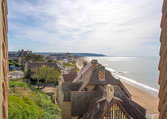 The Benervilloise Villa With Its Feet In The Water