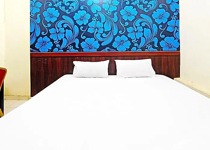 Oyo 1143 The Emgrand Azure North