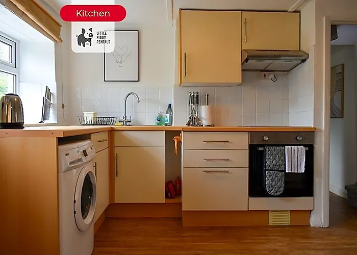 Serene 3Br Cottage Escape: Parking, Kitchen, Wi-Fi
