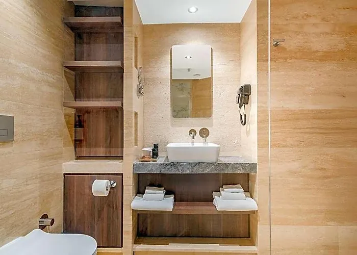 Reef Hotel & Spa