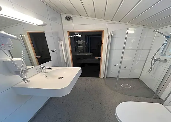 Spacious Holiday Home In Kinsarvik