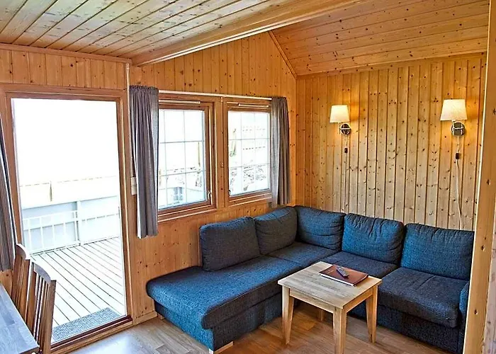 Spacious 6-Person Holiday Park Home In Kinsarvik