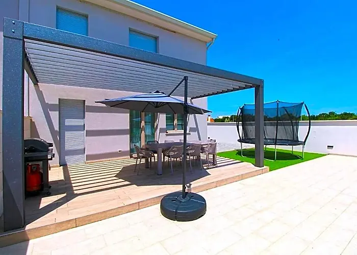 Elegant Villa With Private Pool In Bale