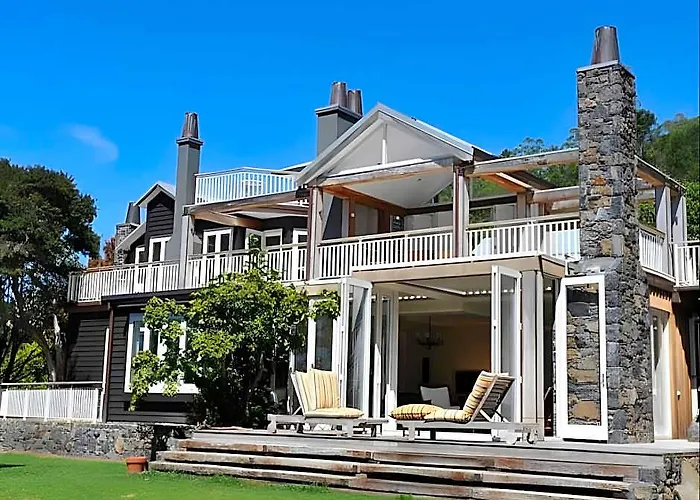 970 Lonely Bay Lodge
