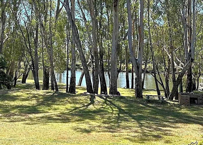 Riverside Motel & Marina