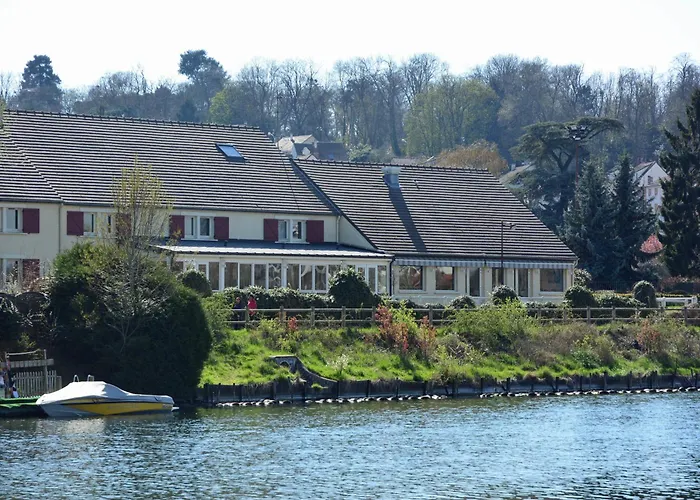 Logis - Hotel & Restaurant Des Lacs Paris Sud