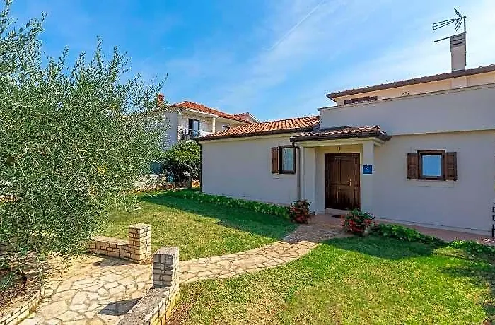 Villa Lucas Comfortable Holiday Residence