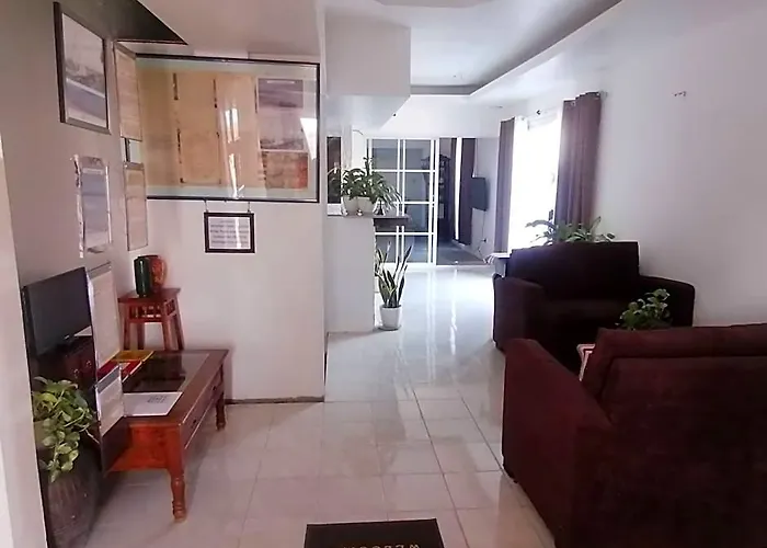 Grin Mcfly International Beachfront Guest House