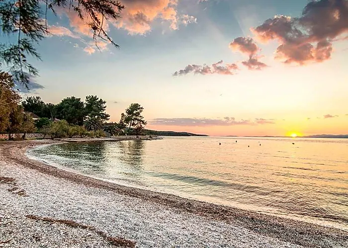 Beautiful Villa On The Island Of Brac With Infinity Pool, Beach At 30 Meters