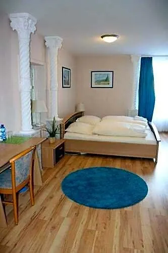 Hotel Mina