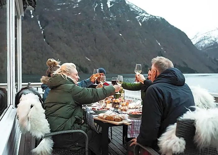 Fjaerland Fjordstove Hotell - Huseby Hotelldrift As