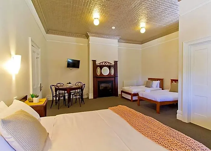 Deloraine Hotel