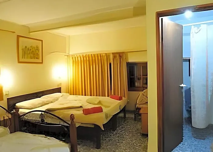 Akko Gate Hostel & Motel