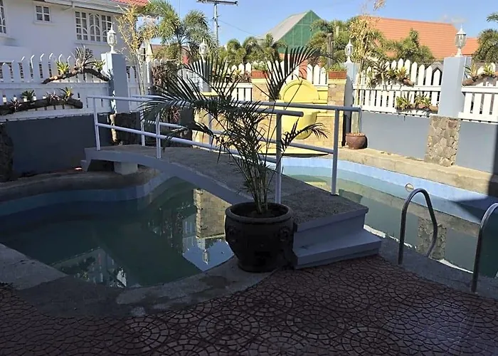 Grand Peninsula Suites