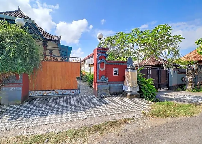 Oyo Life 92838 Kost Ibu Surya