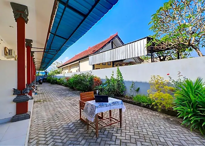 Oyo Life 92838 Kost Ibu Surya