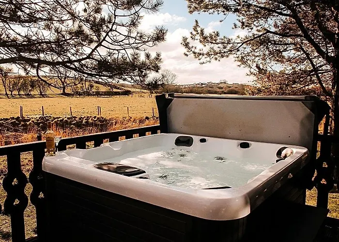 Keer Side Lodge, Luxury Lodge With Private Hot Tub At Pine Lake Resort