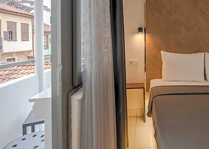 The Easy Rooms Verandah