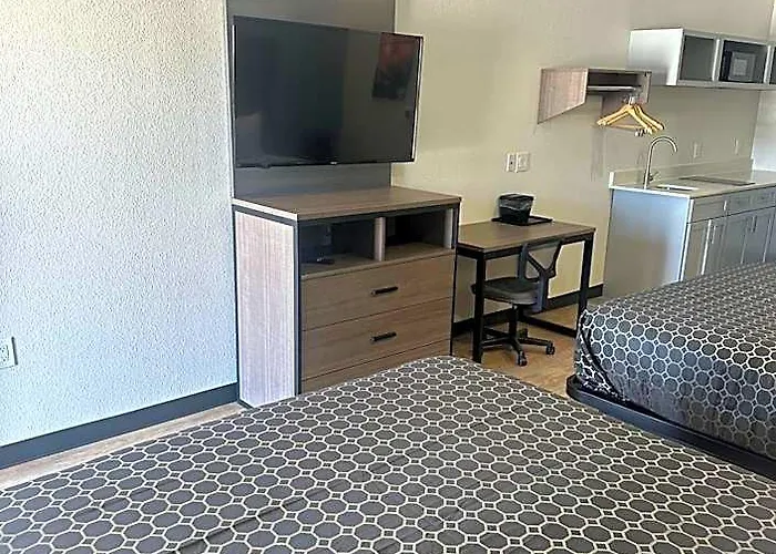 M&M Inn And Suites