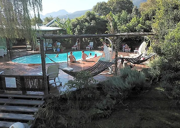 Tube N Axe Lodge And Backpackers