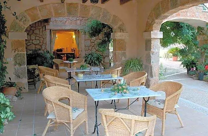 Es Quatre Cantons Hotel