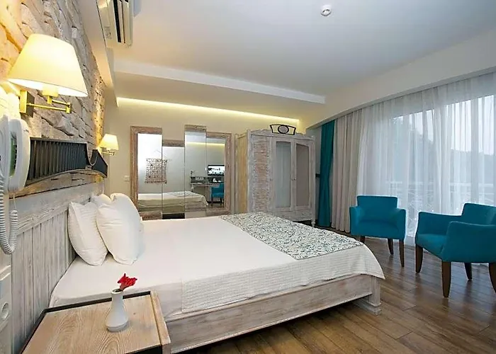 Dedeminn Marina Hotel