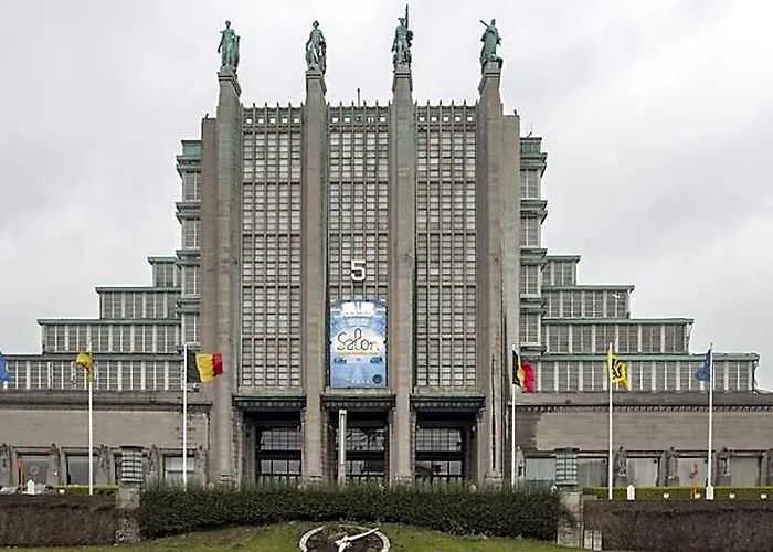 Atomihotel: Contemporary Comfort Steps From The Atomium!